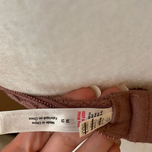 Out From Under  Urban Outfitters Lace Bralette NWOT Medium - Picture 6 of 6